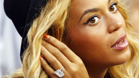 What to Carry in Your Purse at All Times