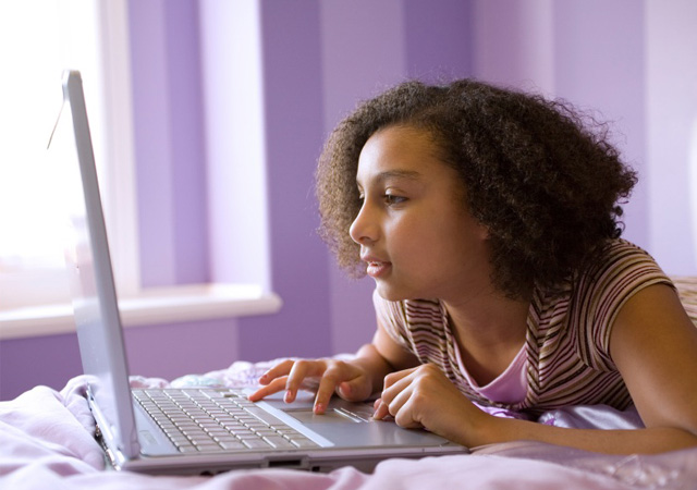 Teens Post "Am I Ugly?" Videos On YouTube Find Confidence