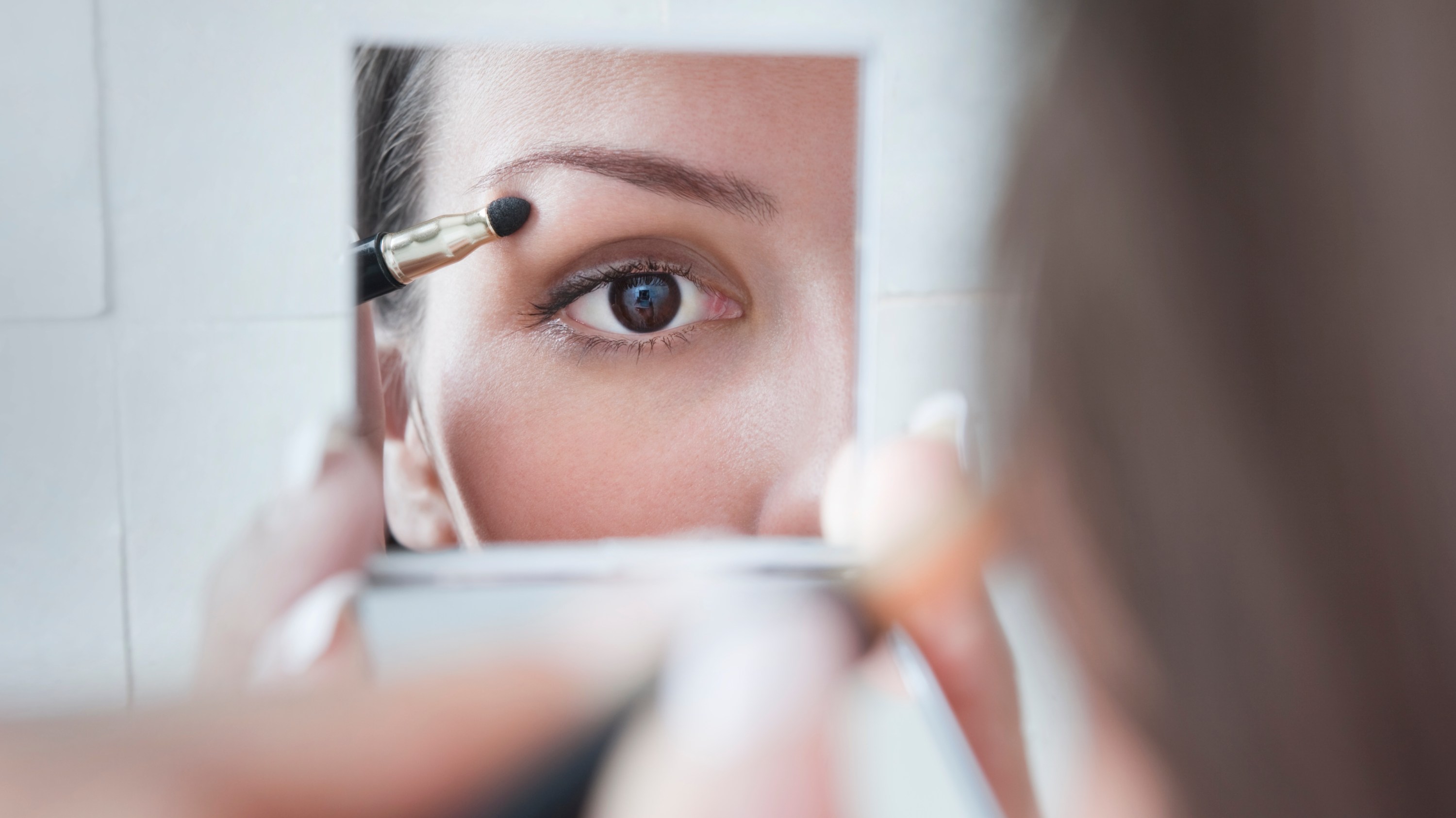 Makeup For Small Eyes: How to Make Your Eyes Look Bigger