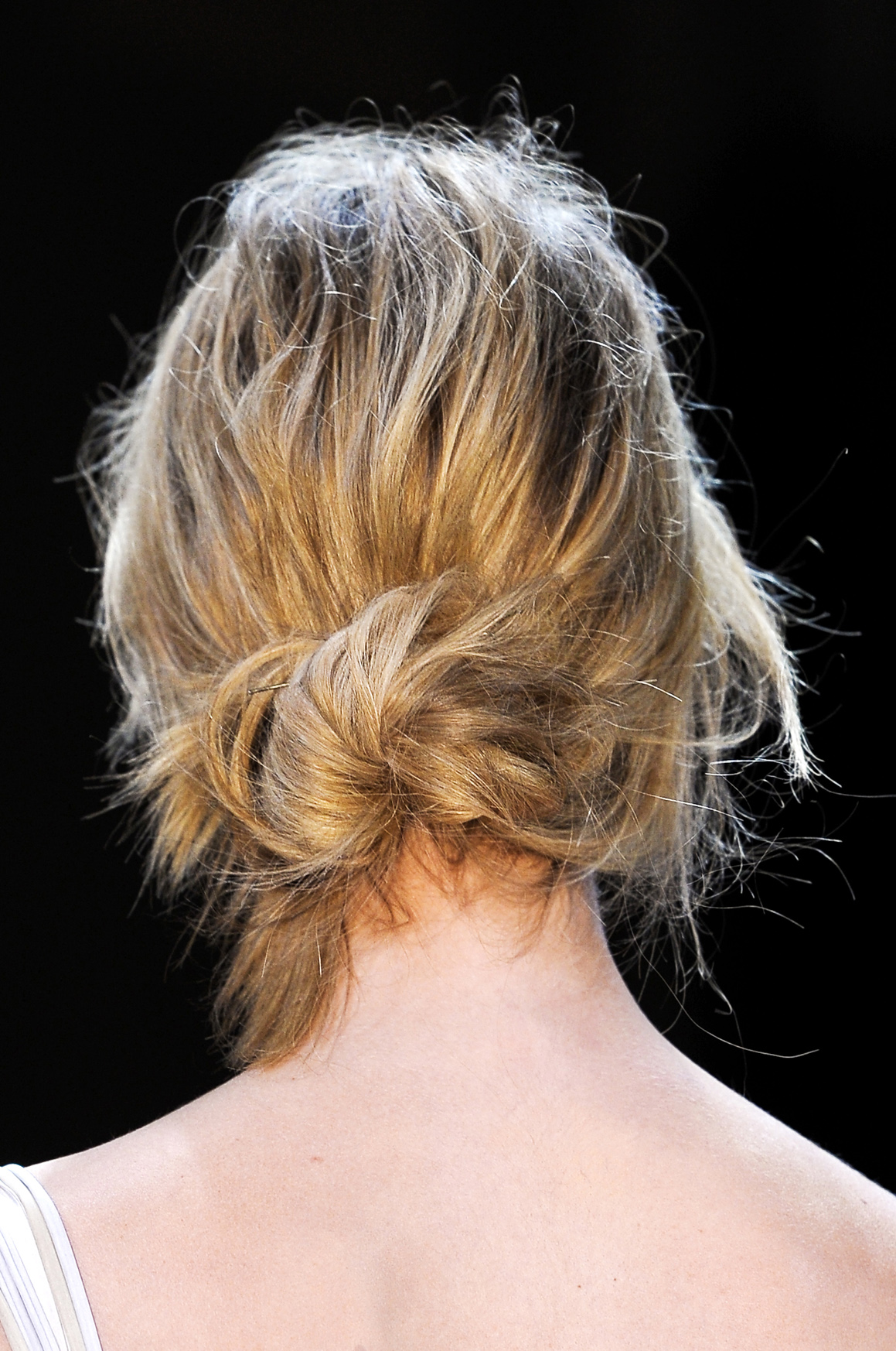 Messy Bun Hairstyles You Can Count On For Lazy Days