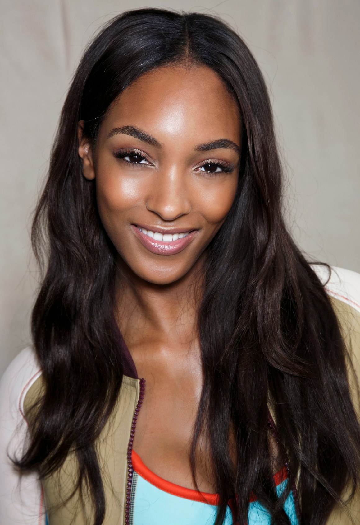 Makeup and Hair Tricks for Long Faces