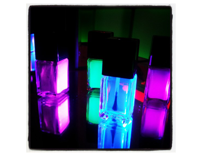 Get Isla Fisher's Stunning Red Lip & Waves From "The Great Gatsby" Premiere