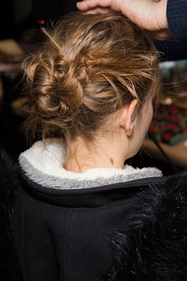 How to Get the Textured Knot Hairstyle Worn at Vera Wang NYFW Show