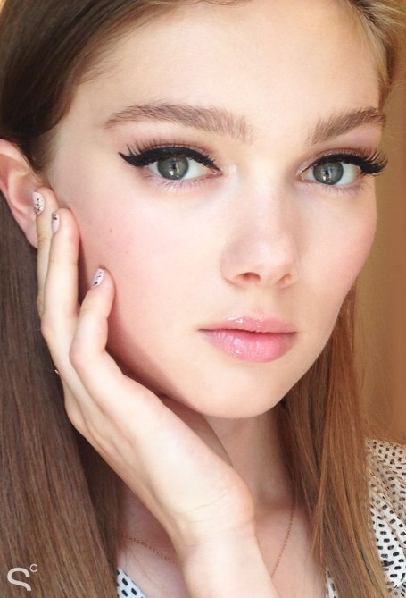 Lily-Pulitzer-Resort-Backstage-Beauty-08