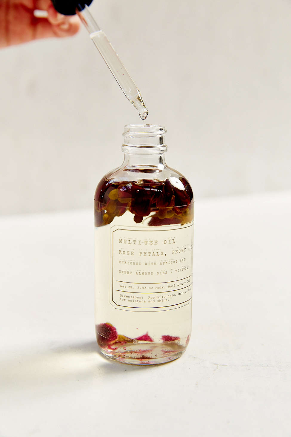 Your Complete '90s Fashion Guide: Tommy Jeans, Calvin Klein, and More