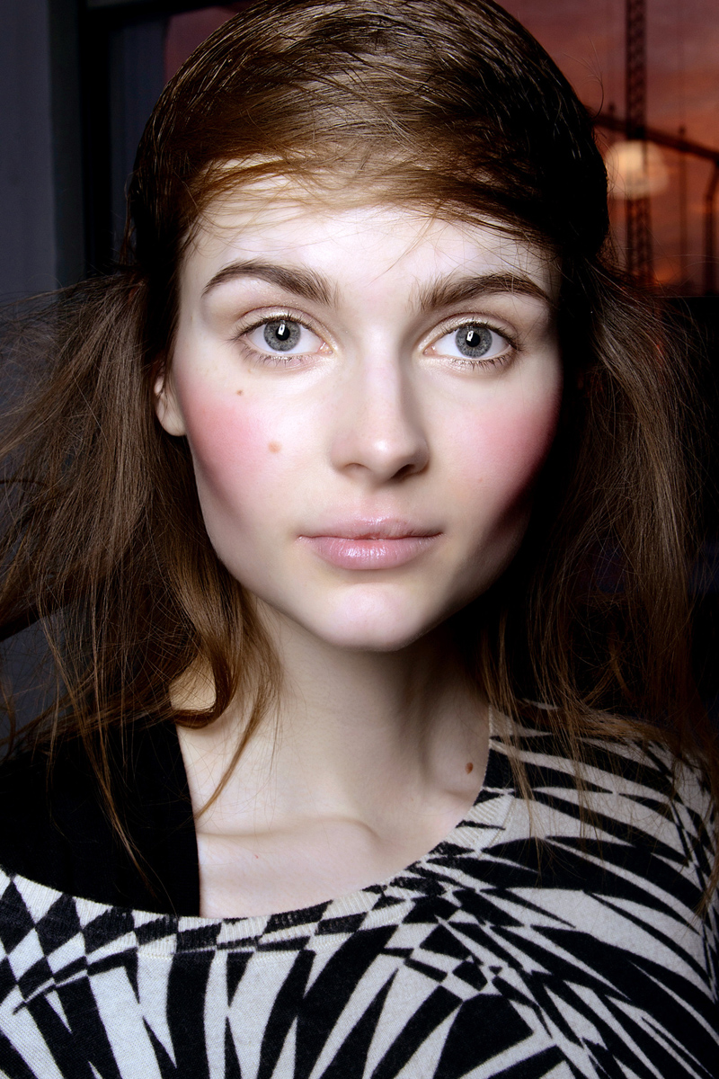 Never Struggle With Blush Placement Again with These Expert Tips