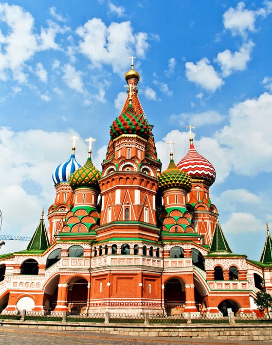 how to travel safely alone as a woman