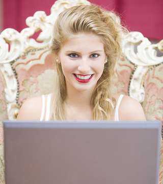 How The New Smoky Eye Can Help You Bust Out Of Makeup Rut