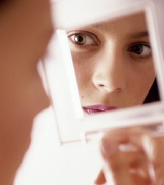 La Prairie Skin Caviar Harmony L’Extrait Serum Review: Fight the Vertical Lines of Aging