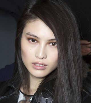 Proof That Center Part Can Totally Transform Your Look