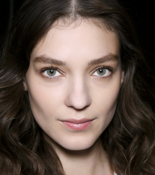 10 Celebrities Who Make Being Pale Look Damn Good