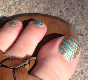 Watch: How to Get the Window Pane Nails From Tracy Reese