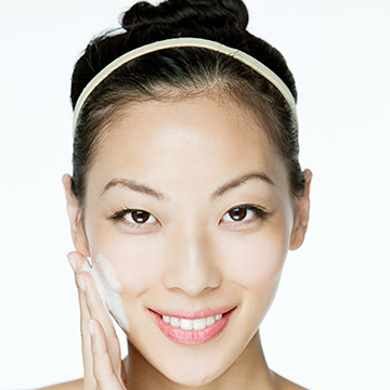 How to Treat Ingrown Hair & Razor Bumps: First Aid Beauty's Hair Pads