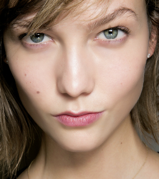 Breaking Hair News! Khloe Kardashian Goes Blonde