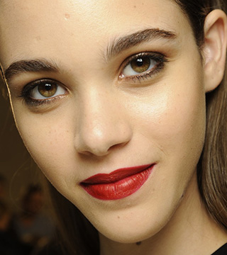 How Pull Off Bold Makeup Looks