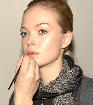 How to Apply Brow Pomade Without Making a Complete Mess