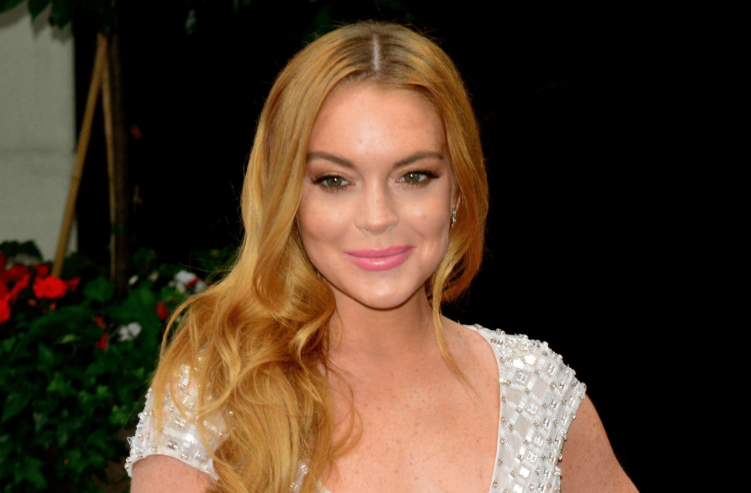 Lindsay Lohan Spotted Drinking and Smoking on a Yacht Amid Pregnancy Rumors