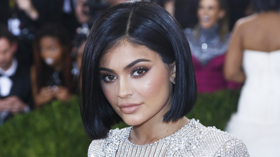 Here's What Kylie Jenner Looks Like with Her New Platinum Hair