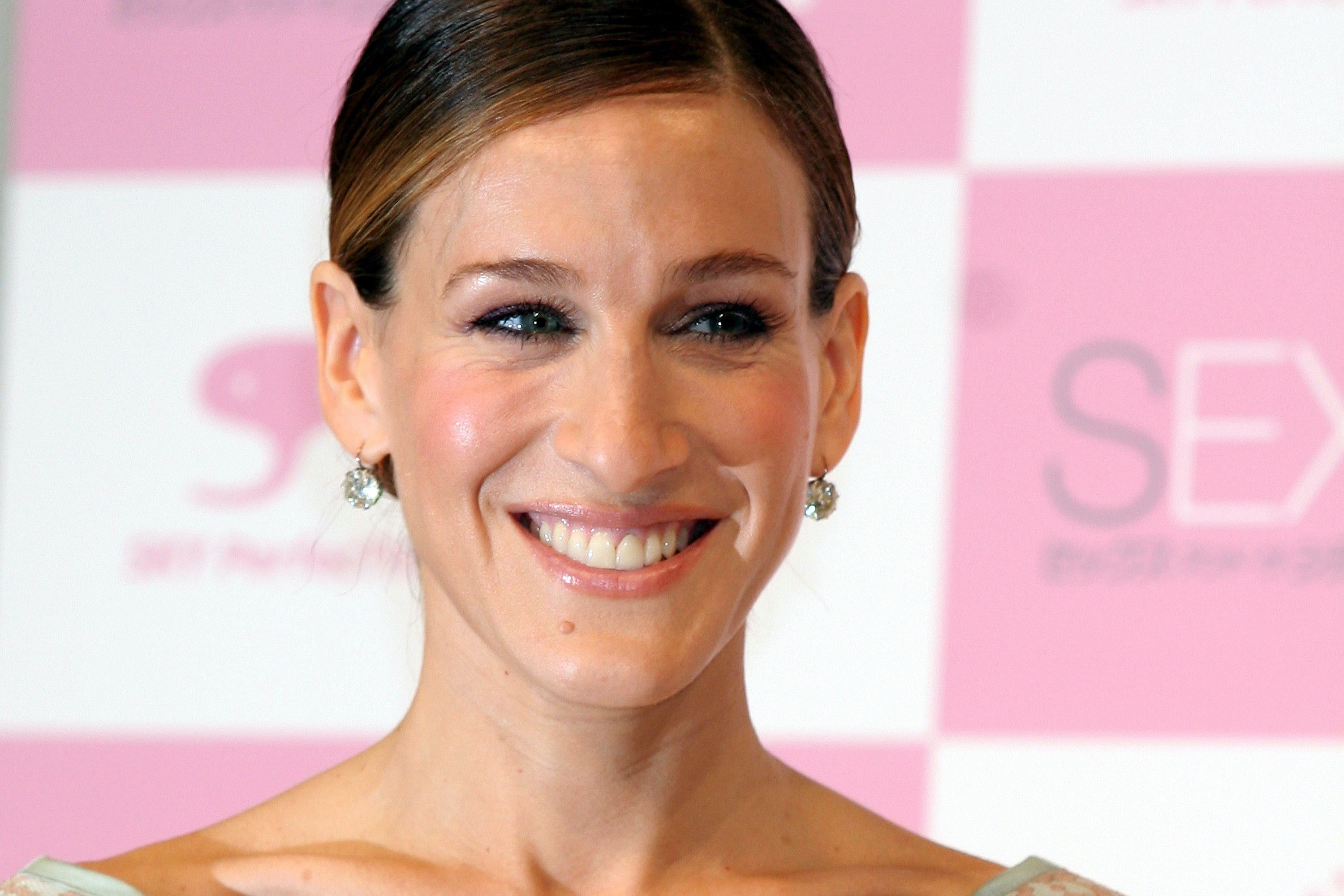 Sarah Jessica Parker Channels Carrie Bradshaw in Poofy Dress