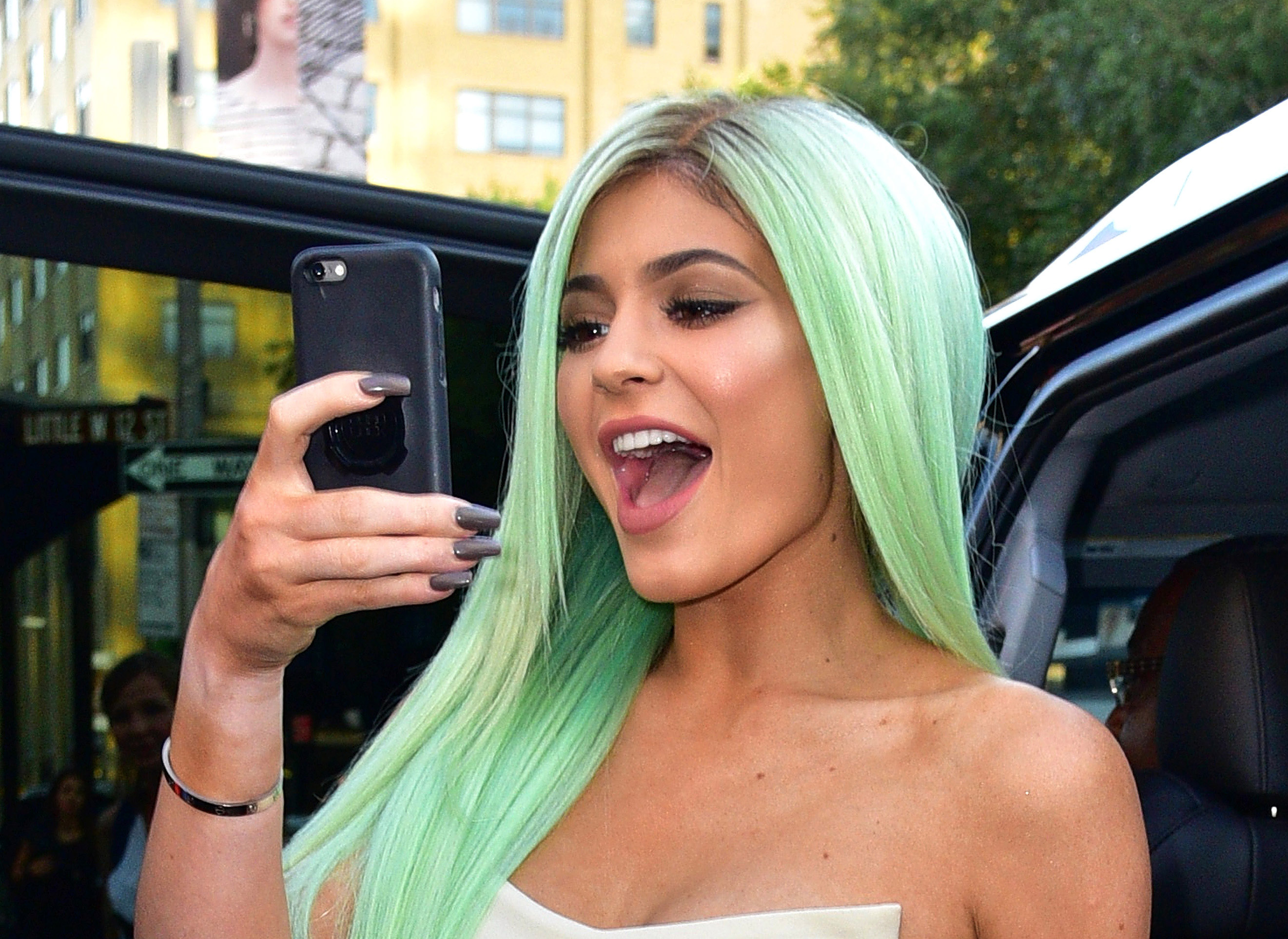 Kris Jenner Confirms Pregnant Khloe Kardashian, Kylie Jenner