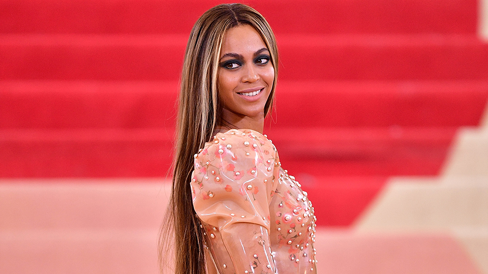 Beyoncé and Blue Ivy Visit Hurricane Victims