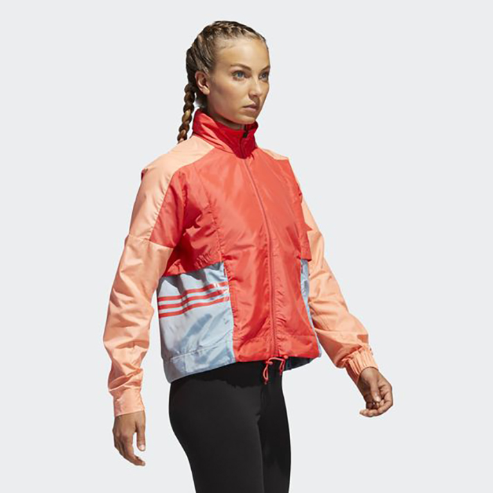 STYLECASTER | What to Wear the Gym When It Starts Getting Seriously Cold Out