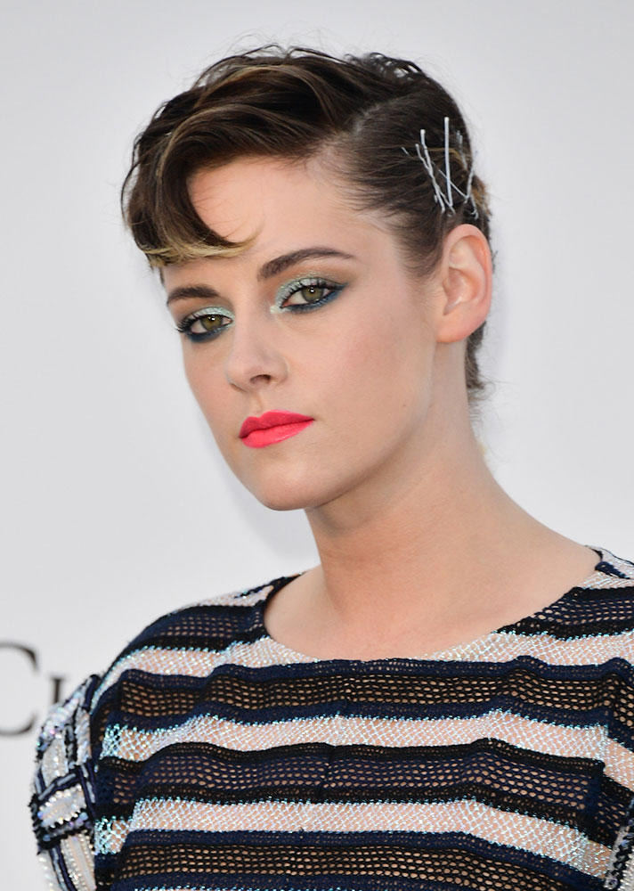 STYLECASTER | Celebs in Shimmer or Glitter Makeup | Kristen Stewart