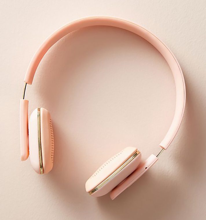 STYLECASTER | 27 Luxe Travel Must-Haves That Promise to Elevate Your Holiday Season