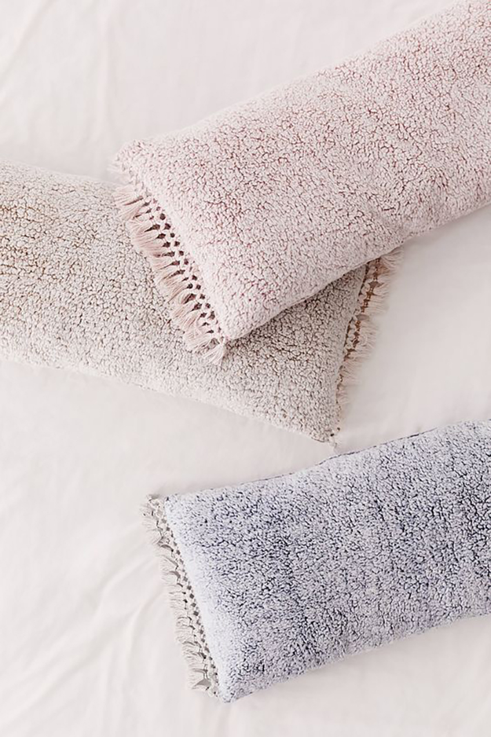 STYLECASTER | Pillows So Fuzzy They're Basically Blankets