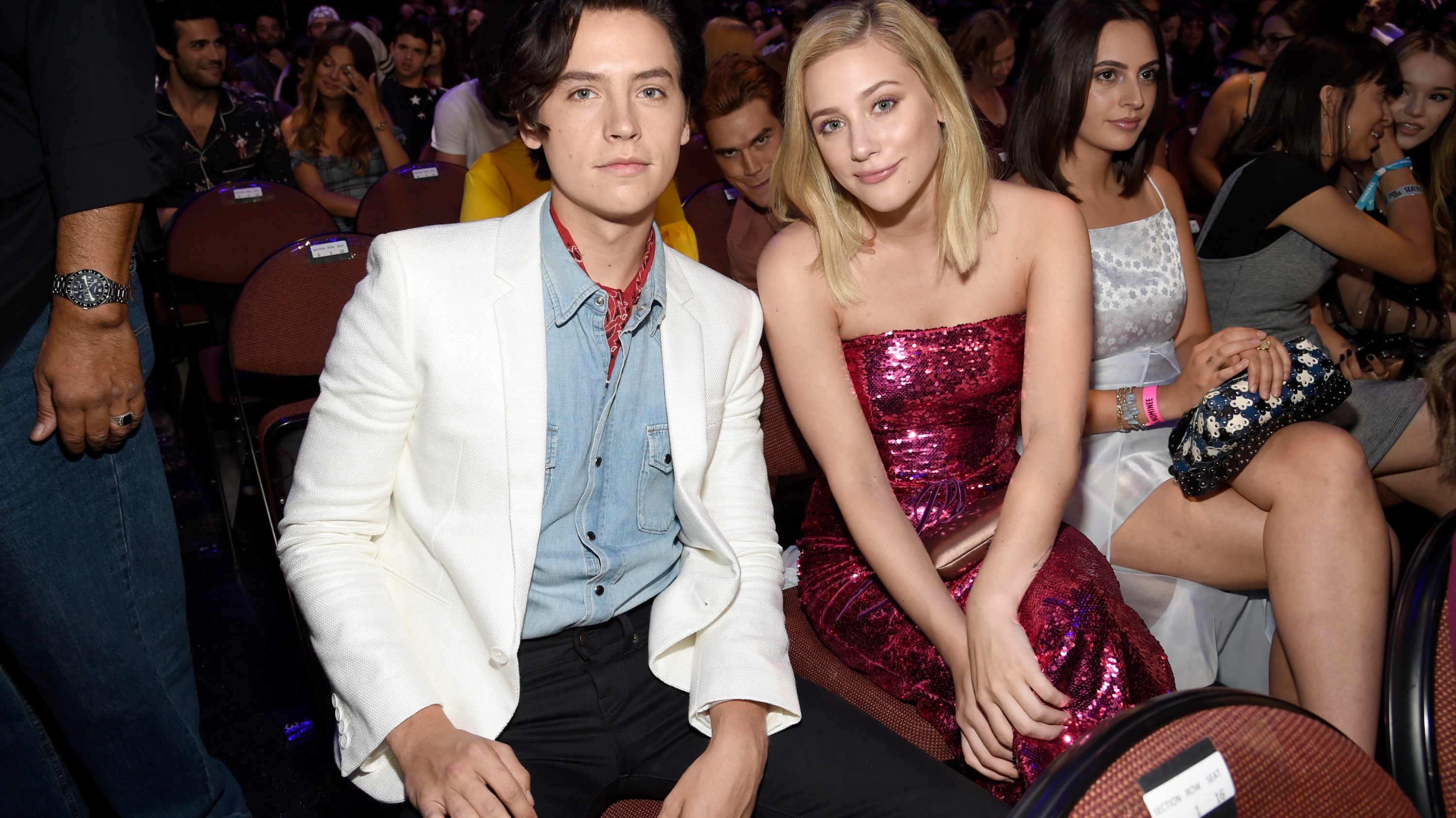 STYLECASTER | Celeb Photobombs