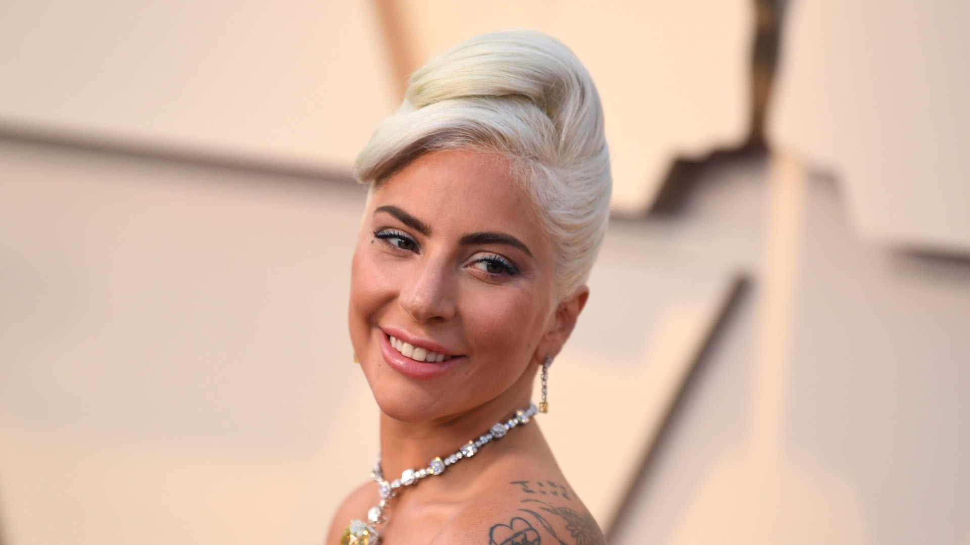 Lady Gaga's Oscars 2019 Look Was Classic Glamour—with a Twist