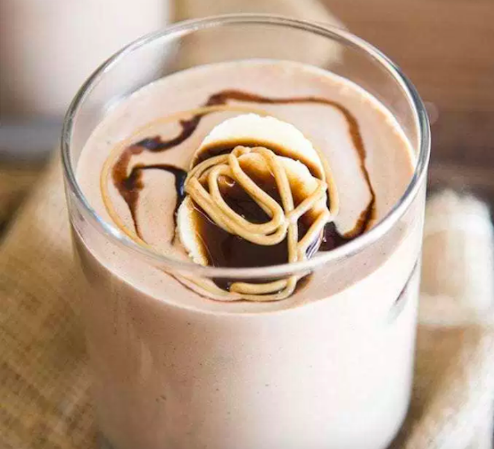 STYLECASTER | 17 High-Protein Smoothies With No Protein Powder | Peanut Butter Banana Smoothie