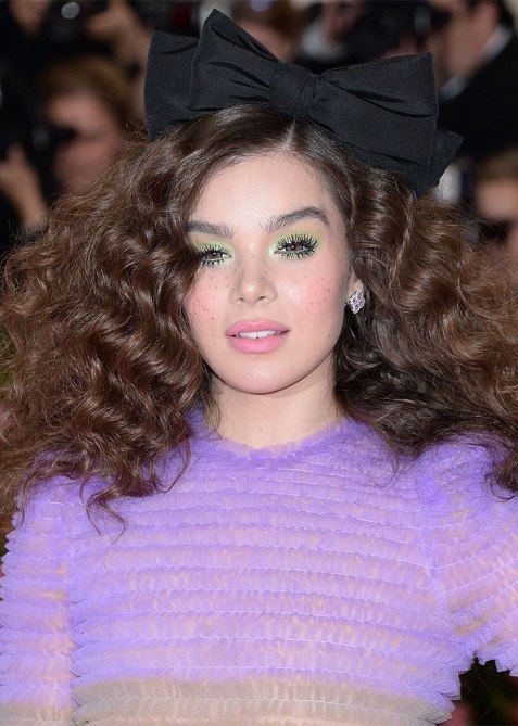 met-gala-2019-hailee-steinfeld