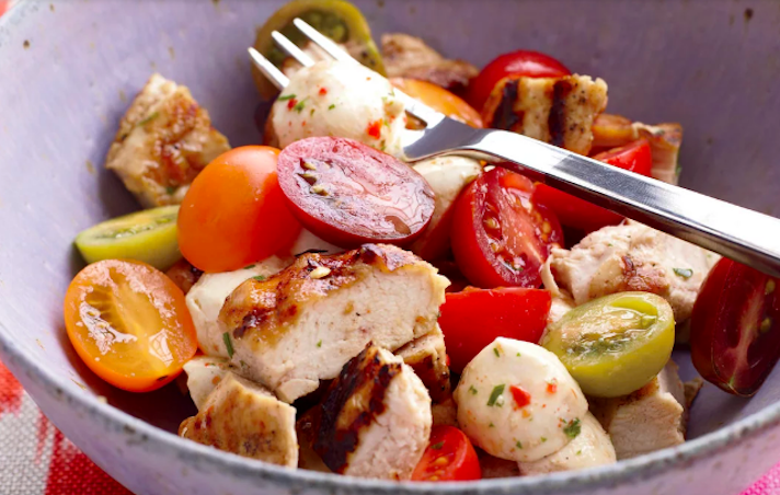 STYLECASTER | 17 High-Protein Summer Dinners With 5 Ingredients or Less | Chicken Caprese Salad