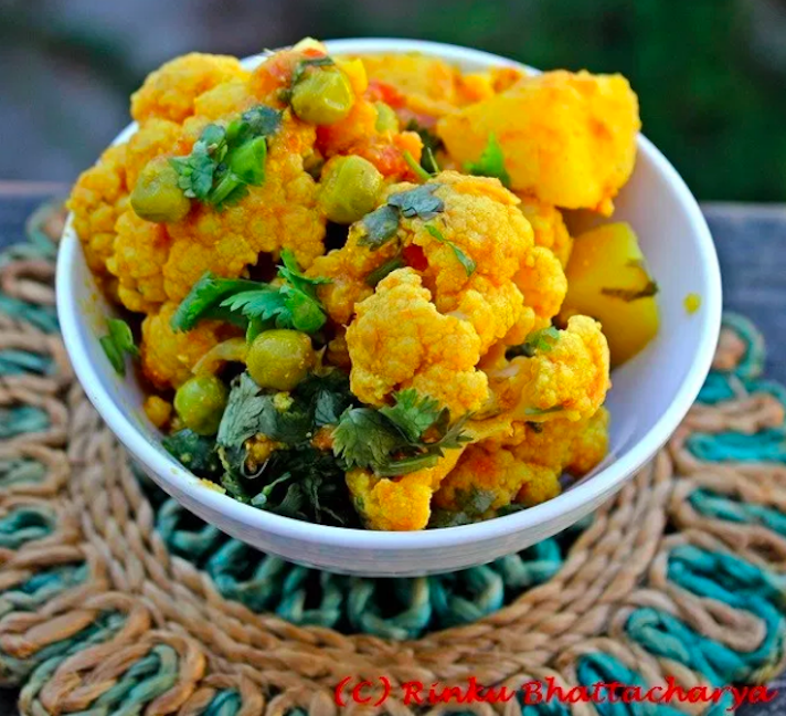 STYLECASTER | 17 Slow-Cooker Indian Recipes That Are Better Than Takeout | Aloo Gobi