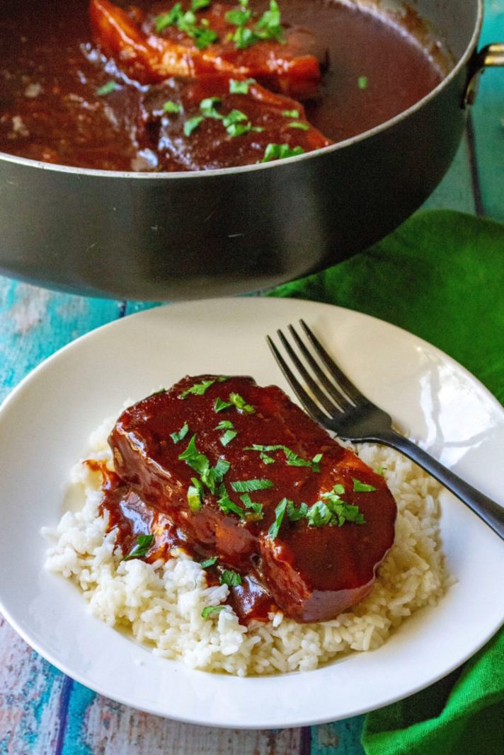 STYLECASTER | Slow-Cooker Date Night Recipes That Aim To Please | Honey-Garlic Pork Chops