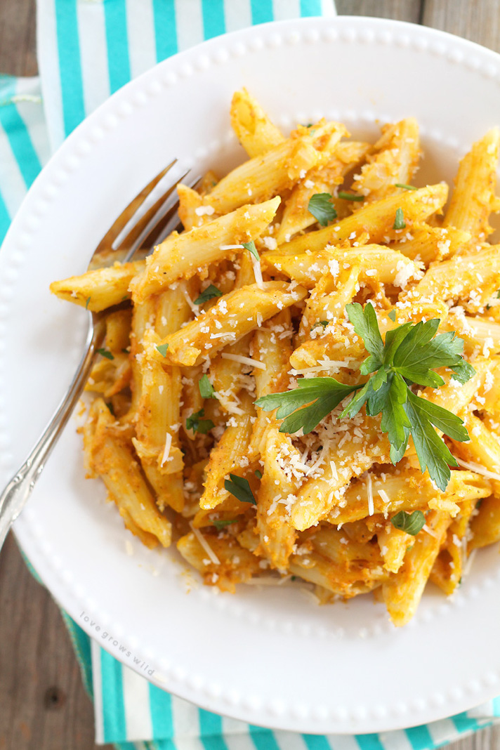 STYLECASTER | 17 Ways to Eat Canned Pumpkin For Dinner | Cheesy Pumpkin Pasta Bake