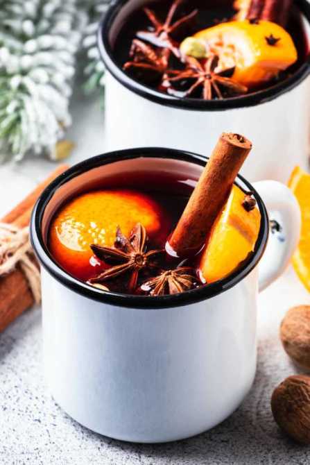 STYLECASTER | big batch holiday cocktails | spiced mulled wine