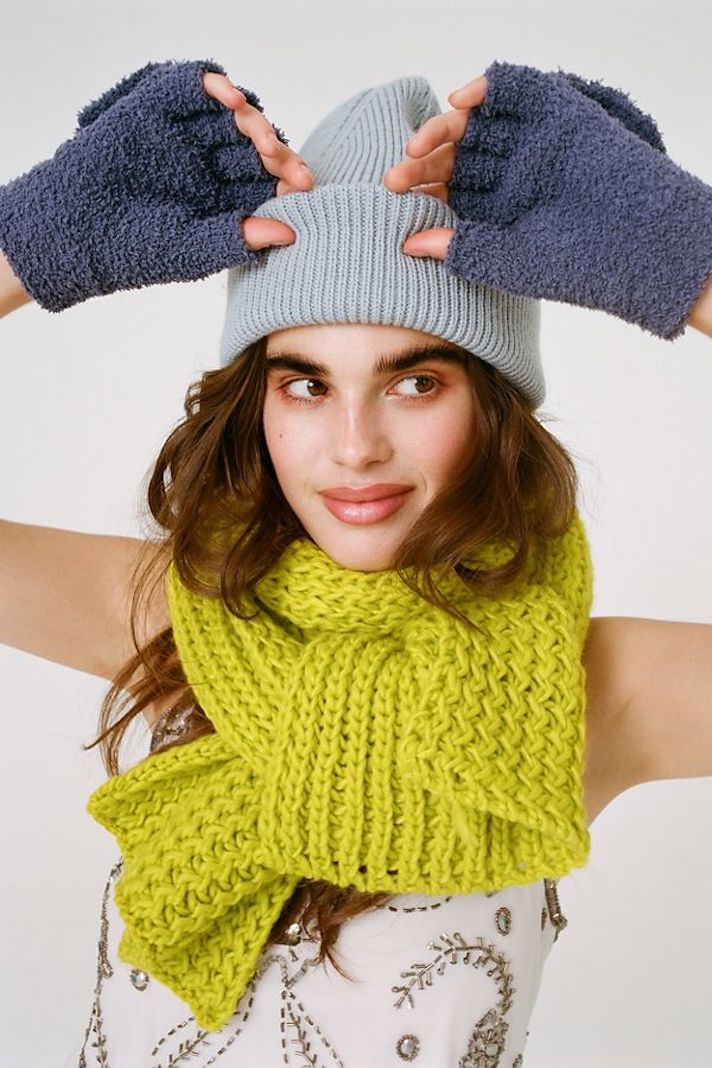 STYLECASTER | 17 Items To Snag If You, Like Me, Are Cold All The Heckin’ Time