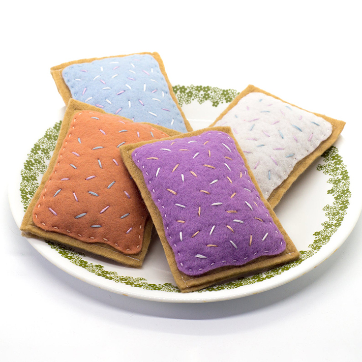 STYLECASTER | 17 Stocking Stuffers for Pets 