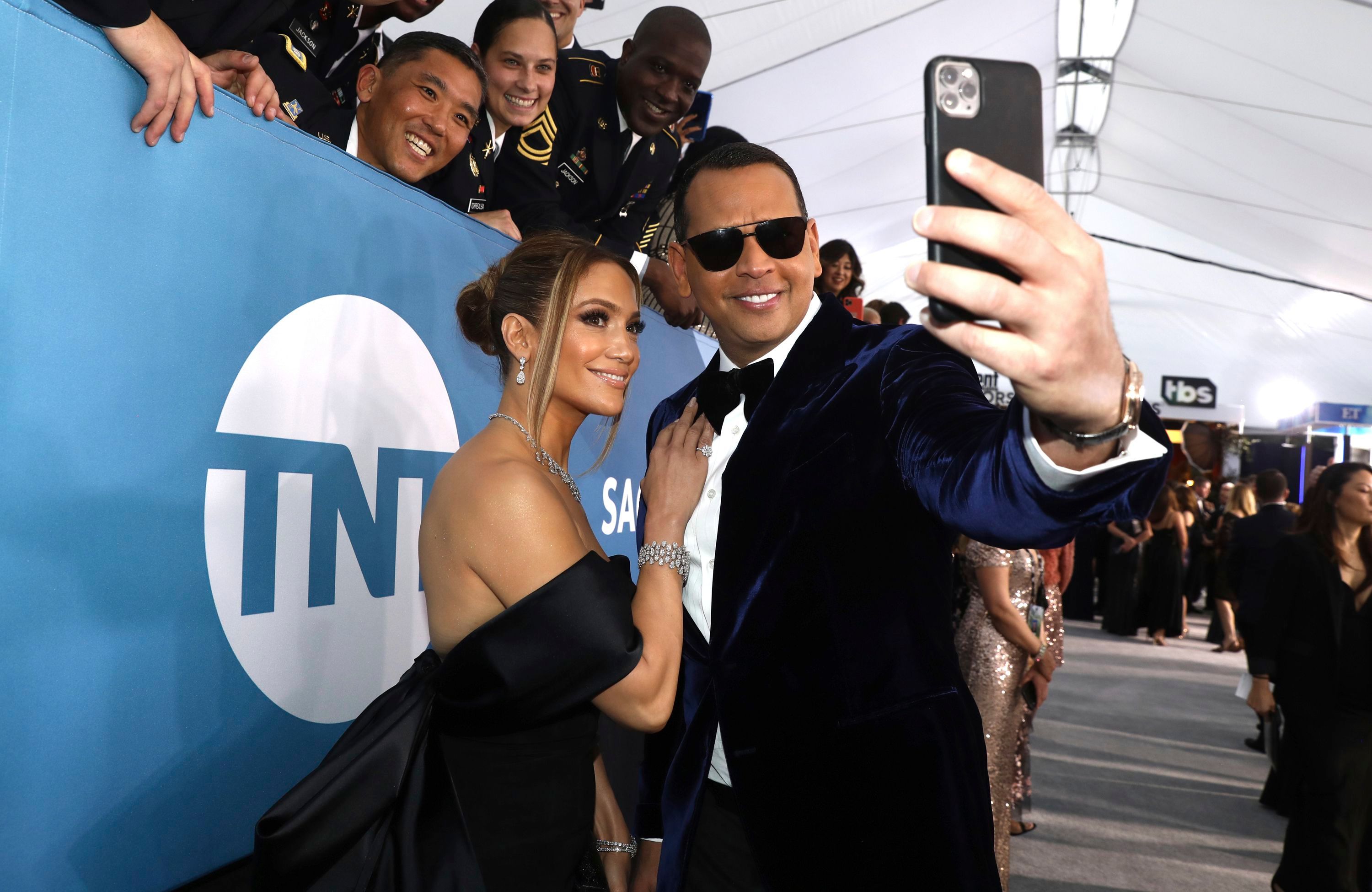Jennifer-lopez-alex-rodriguez-super-bowl-image