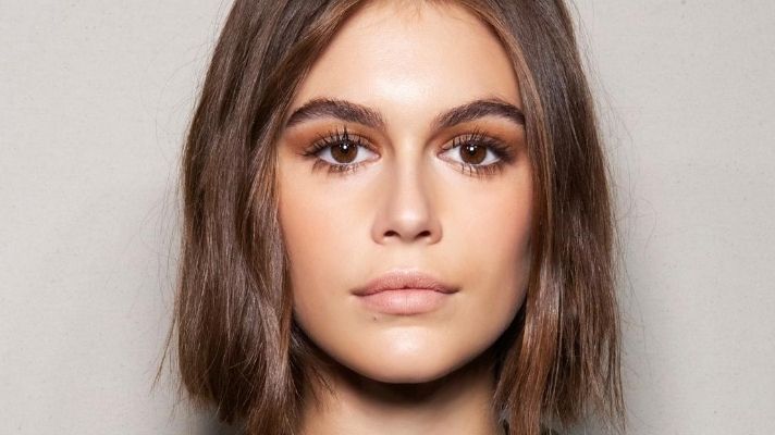 kaia gerber pink hair