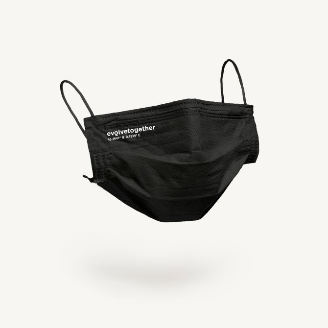 STYLECASTER | Bella Hadid Face Mask