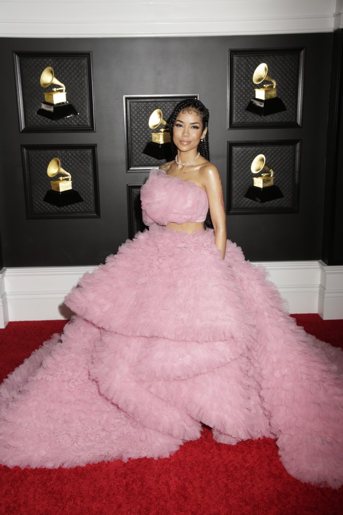STYLECASTER | GRAMMYs Fashion Moments