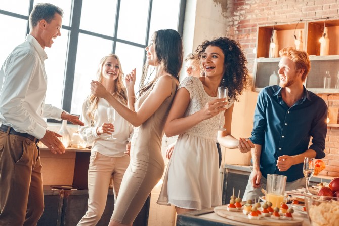 STYLECASTER | How To Host A Dinner Party