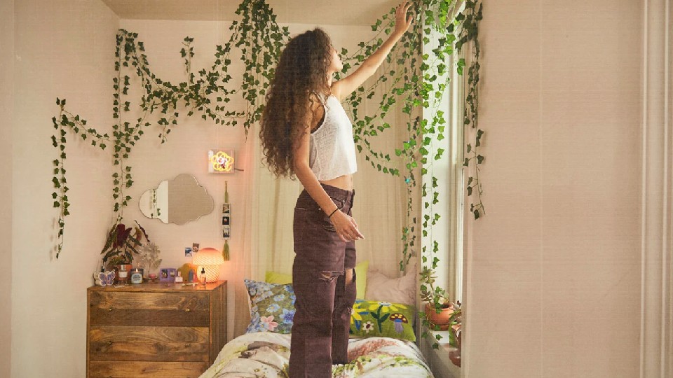 Urban Outfitter Dorm Apartment Decor