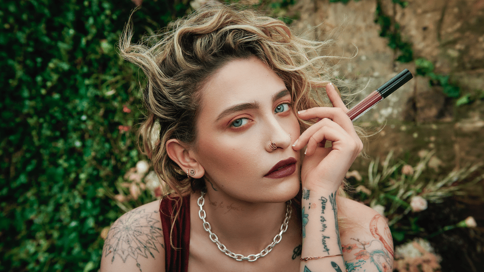 kvd-beauty-Everlasting-Hyperlight-liquid-lipstick