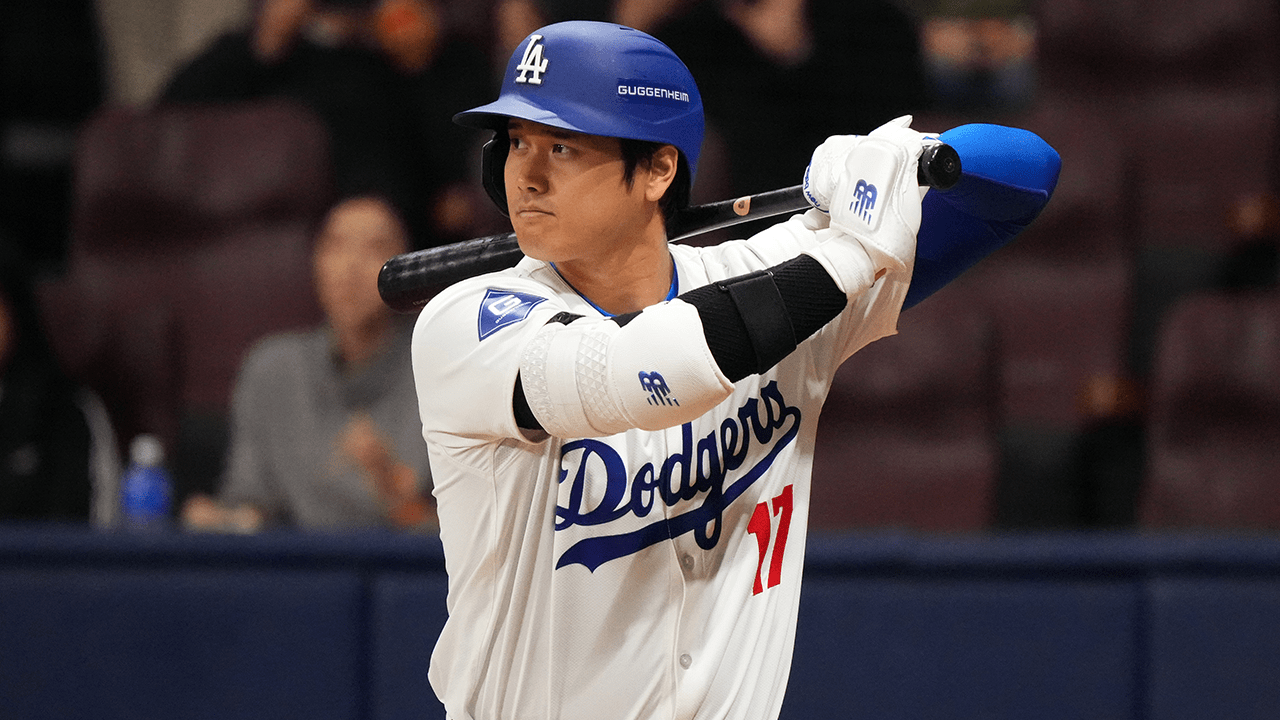 Shohei Ohtani of the Los Angeles Dodgers getting ready to swing