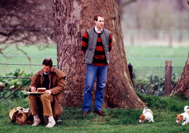Prince Charles, The Prince of Wales sketching on the bank of the River Thames, at Windsor Castle, with Prince Edward, and accompanied by his dogs, on March 23, 1989 in Windsor, United Kingdom .