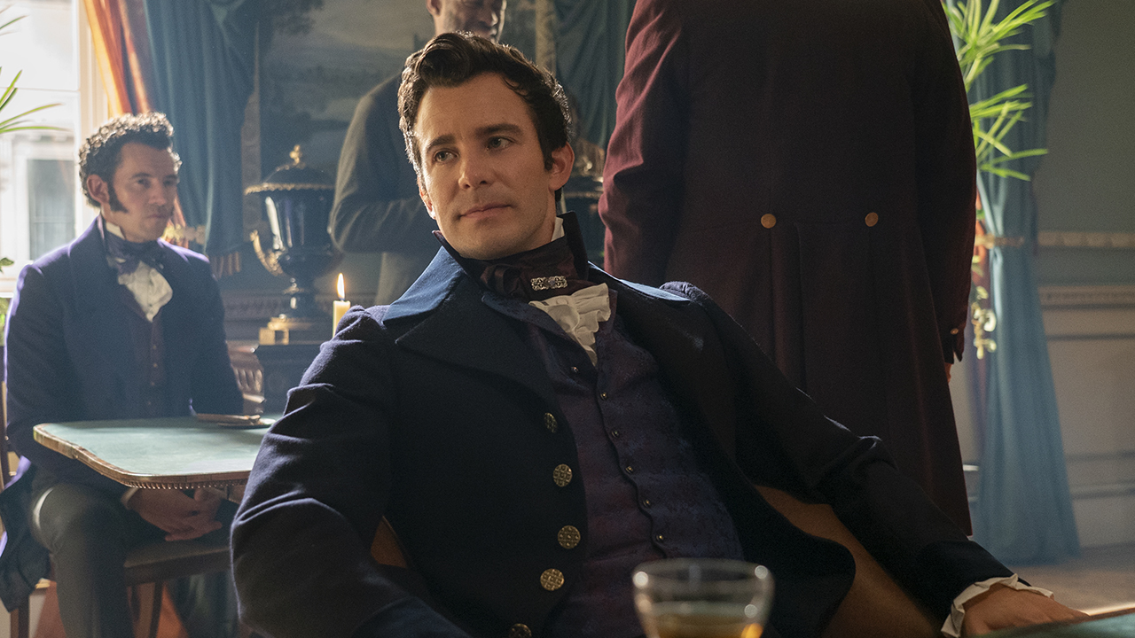 Bridgerton. Luke Thompson as Benedict Bridgerton in episode 301 of Bridgerton.